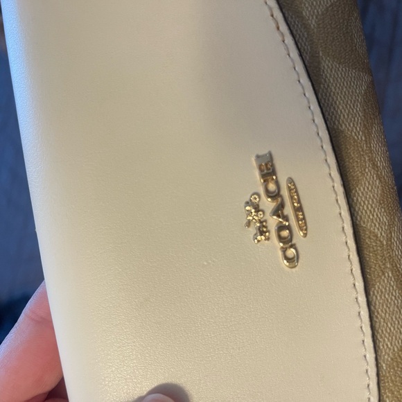 Coach Wallet - Picture 4 of 4